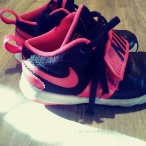 Nikes shoes girls size 2y like new